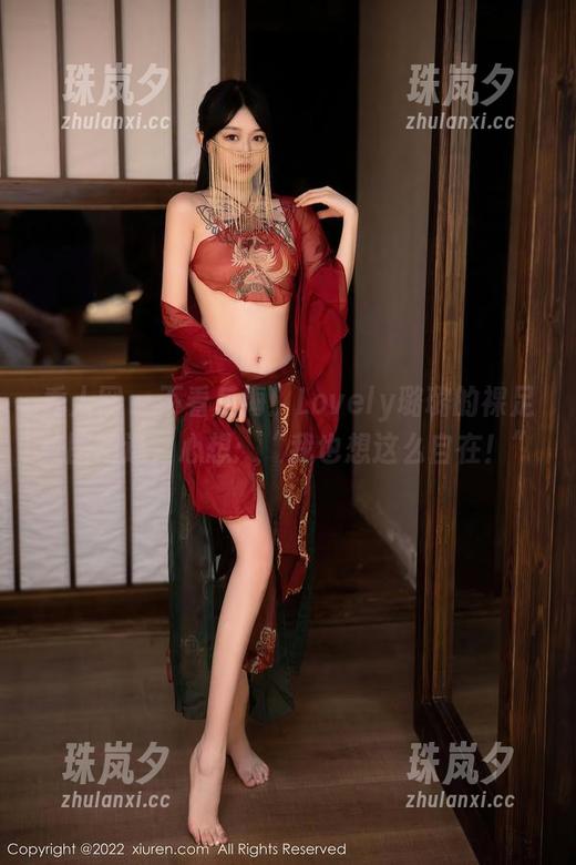 秀人网-Lovely璐璐 秀人网 - 不看后悔!Lovely璐璐的裸足美图精选,心想:“我也想这么自在!”