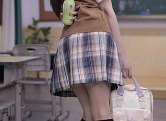 秀人网 - Suki_baby的私拍：看那镂空的感觉，像是在梦里游走，呼之欲出又模糊不清的美。