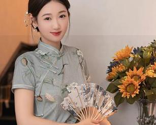 秀人网 - 久久aimee的白衬衫分享：你见过的最简单却又让人停不下来的衣物