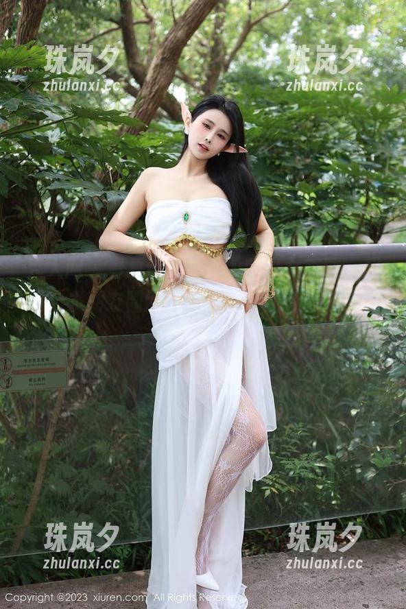 秀人网 - 看夏诗雯Sally的少女美图，超适合发朋友圈的资源，分分钟征服朋友的眼球。