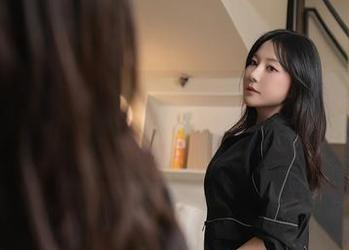 秀人网 - 在奶e豆的奇幻世界，在线写真女友随风来去