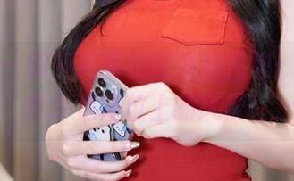 秀人网 - 明日花桃桃的私拍图包：女王，也许是座位上的风景！