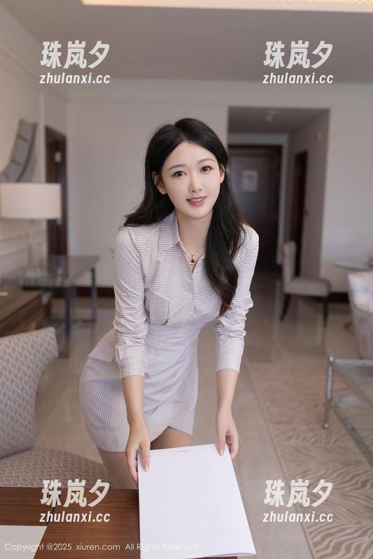 秀人网-璀灿 秀人网 - 璀灿的新冒险:睡衣也能穿出“我真的很懒”的精髓?更新!