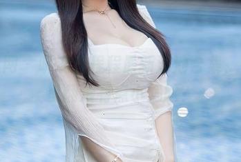 秀人网 - 听说程程程最新泳池合集，在水里翻滚有点小尴尬？