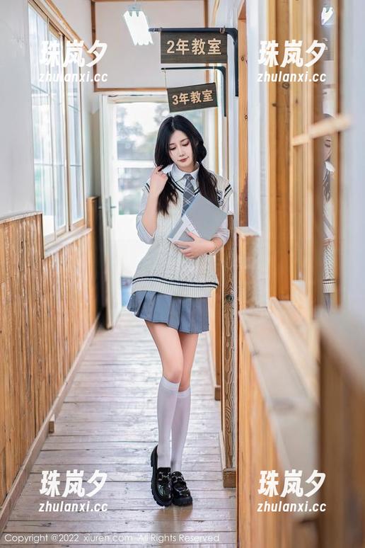 秀人网 - 糯美子mini的私房写真，脚比脸还抢镜？