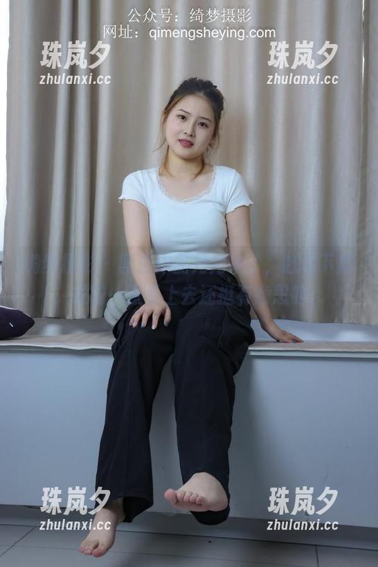 绮梦摄影 - 黑白作品月月来了，赶紧下载，发现一张看上去还挺有意思的。