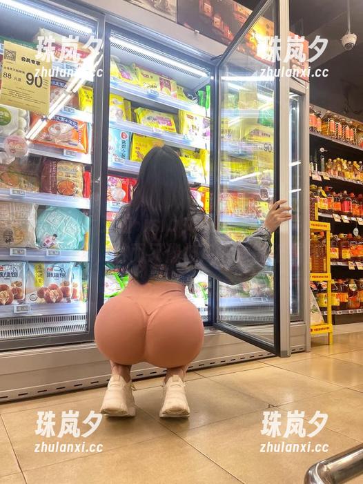 艾拉·isla 微密圈 - 艾拉·isla女王的照片合集,时而优雅,时而又像被风吹散的纸屑。