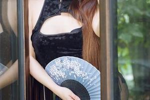 花漾show - 图库必收！尤妮丝大叔病又犯啦，这次她要用黑色来征服你！