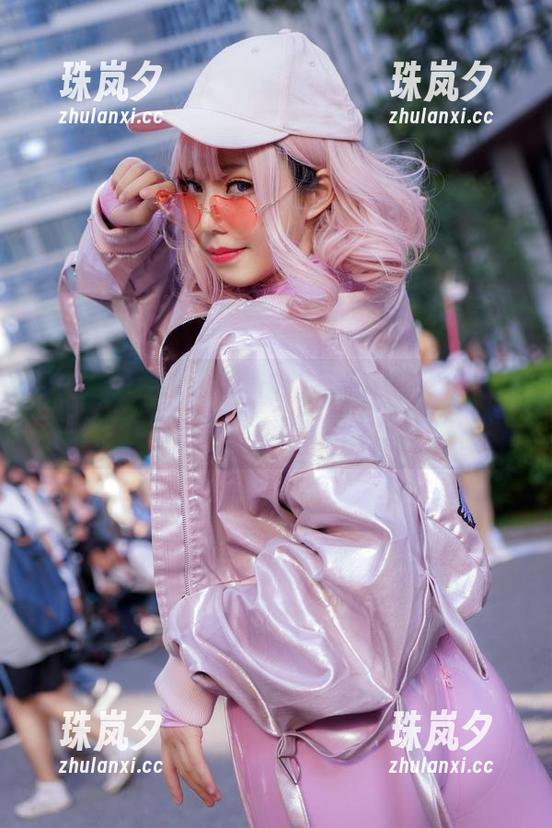 哎呦,菌烨tako的最新写真集《春田泳装》,这身材,给满分不怕被打!