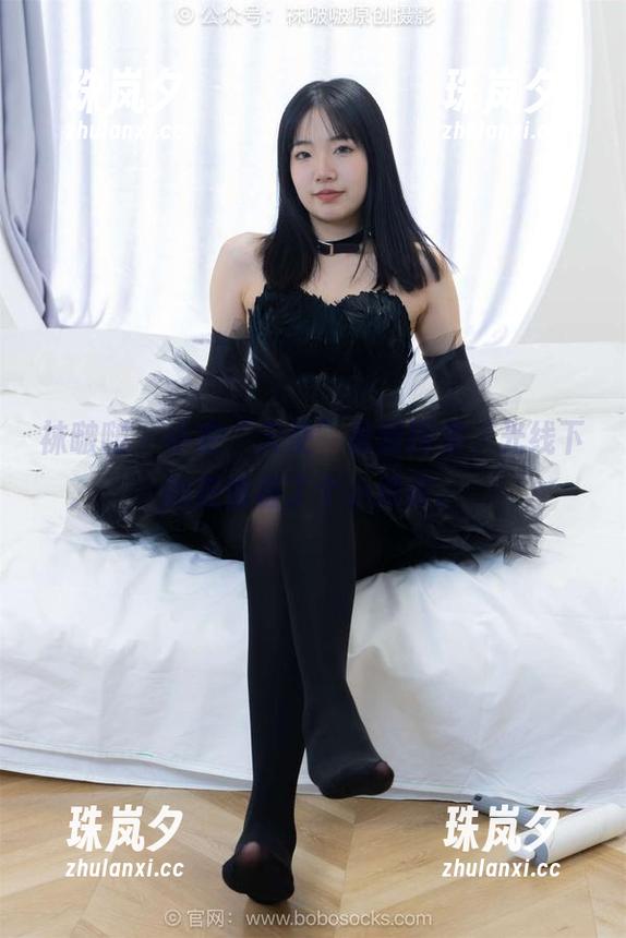 袜啵啵 - 小安“天使”最新图集，光线下的美像极了个小顽皮。