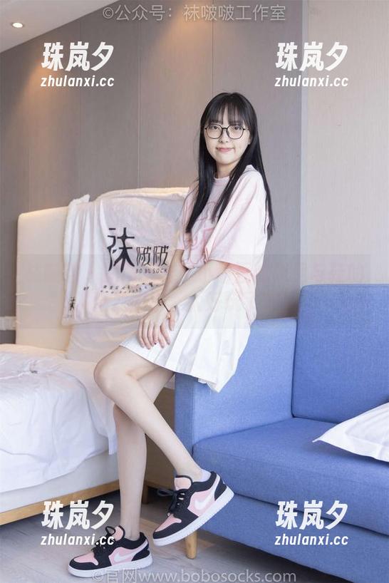 袜啵啵-小甜豆 袜啵啵 - 原图直击!小甜豆的裸足与鞋的强烈对比,太好玩了吧。