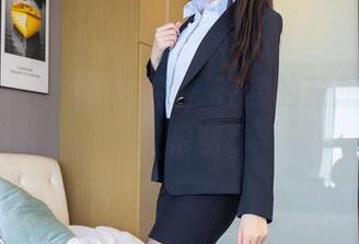 袜啵啵 - 黑丝和熊熊，在我的预想之外…但又很赞。