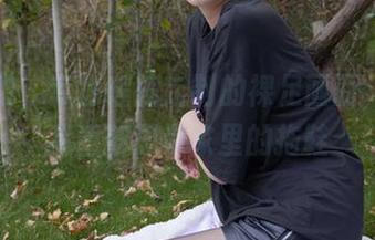 袜啵啵 - 专为瑶瑶定制的裸足画面，竟让我重新思考家里的拖鞋