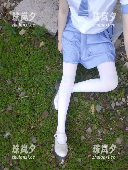 西尔酱cos的裸足,居然能把我看傻,图片好像电流一样!