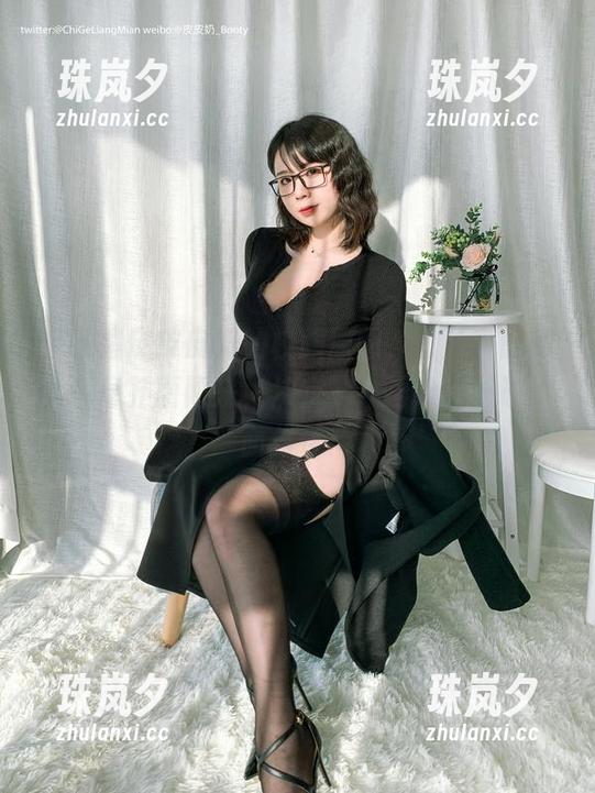 超皮皮皮奶 翻看超皮皮皮奶的校服原图,图片中的同学气息扑面而来,决定了:再给我一碗泡面作伴!