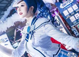高清套图专贴，露儿大魔王穿着这礼服，我不自觉开始做起设计师的奇幻梦。
