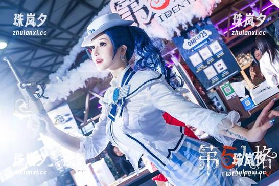 露儿大魔王 高清套图专贴,露儿大魔王穿着这礼服,我不自觉开始做起设计师的奇幻梦。