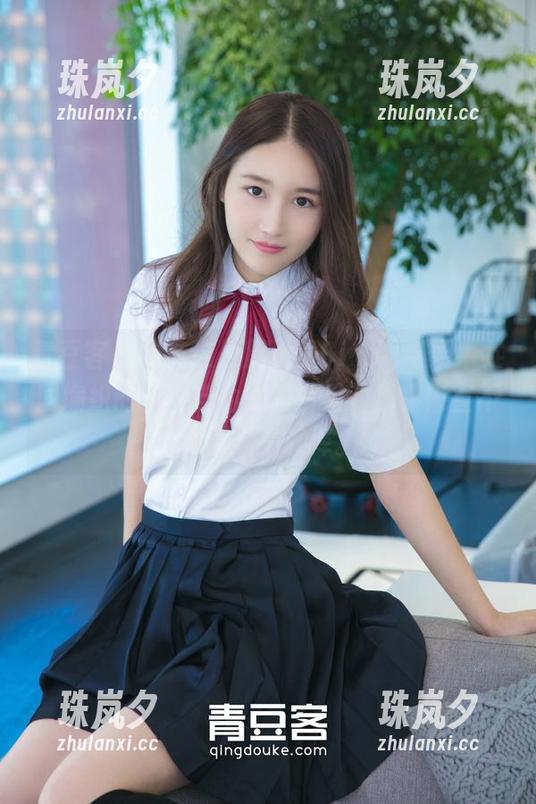 青豆客-颜浅浅Cindy 青豆客 - 或许这是颜浅浅Cindy与奶牛共同编织的一种自由,照片里的情愫简直不需要多加解释。