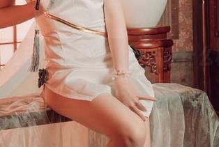 面饼仙儿动态白衬衫，cos成什么样才算过分？