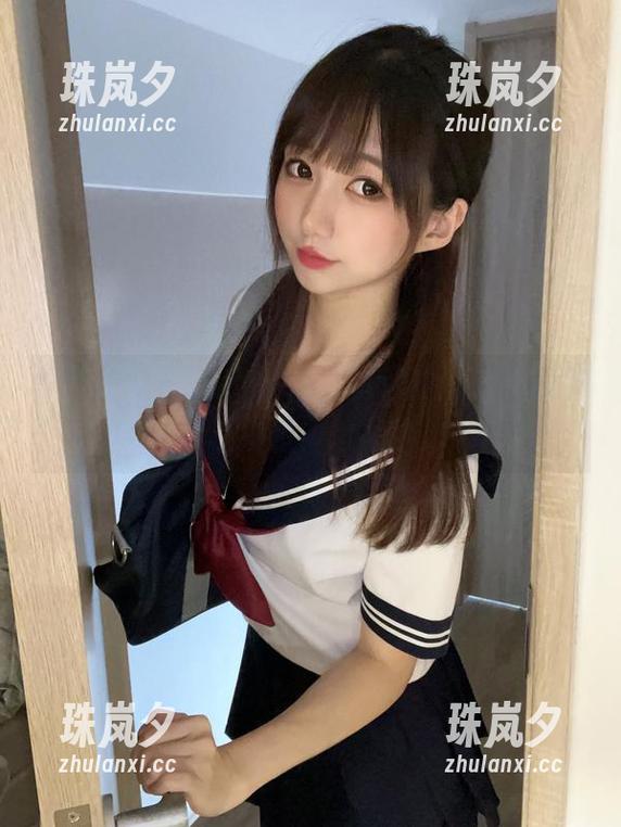 黑色的魔物喵nigisa，套图中的每个细节都让我想多想两秒。