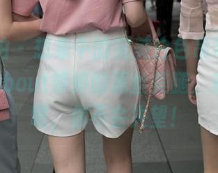 魔镜街拍 - 想象中的完美白色吊带，let’stalkabout婷婷的黑丝美腿，来看原图吧，你不会失望！
